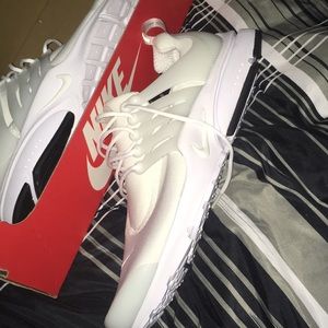 NIKE AIR PRESTO ESSENTIAL